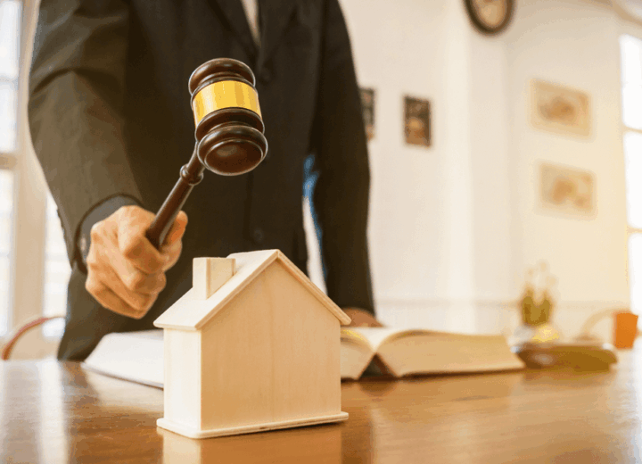 Judge’s gavel and a legal book on a wooden desk, symbolizing rental disputes and landlord-tenant rights in the UAE